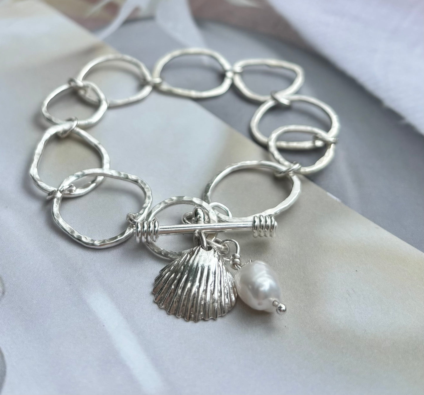 Free form circles bracelet with keshi pearl and shell charms