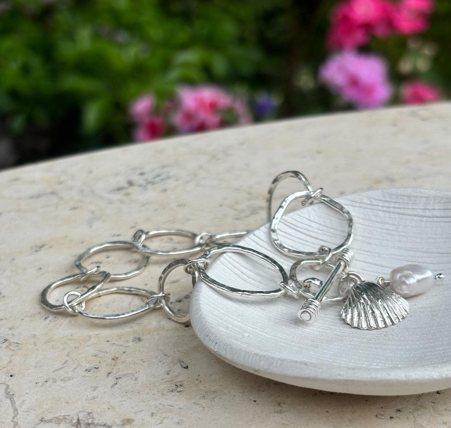 Free form circles bracelet with keshi pearl and shell charms