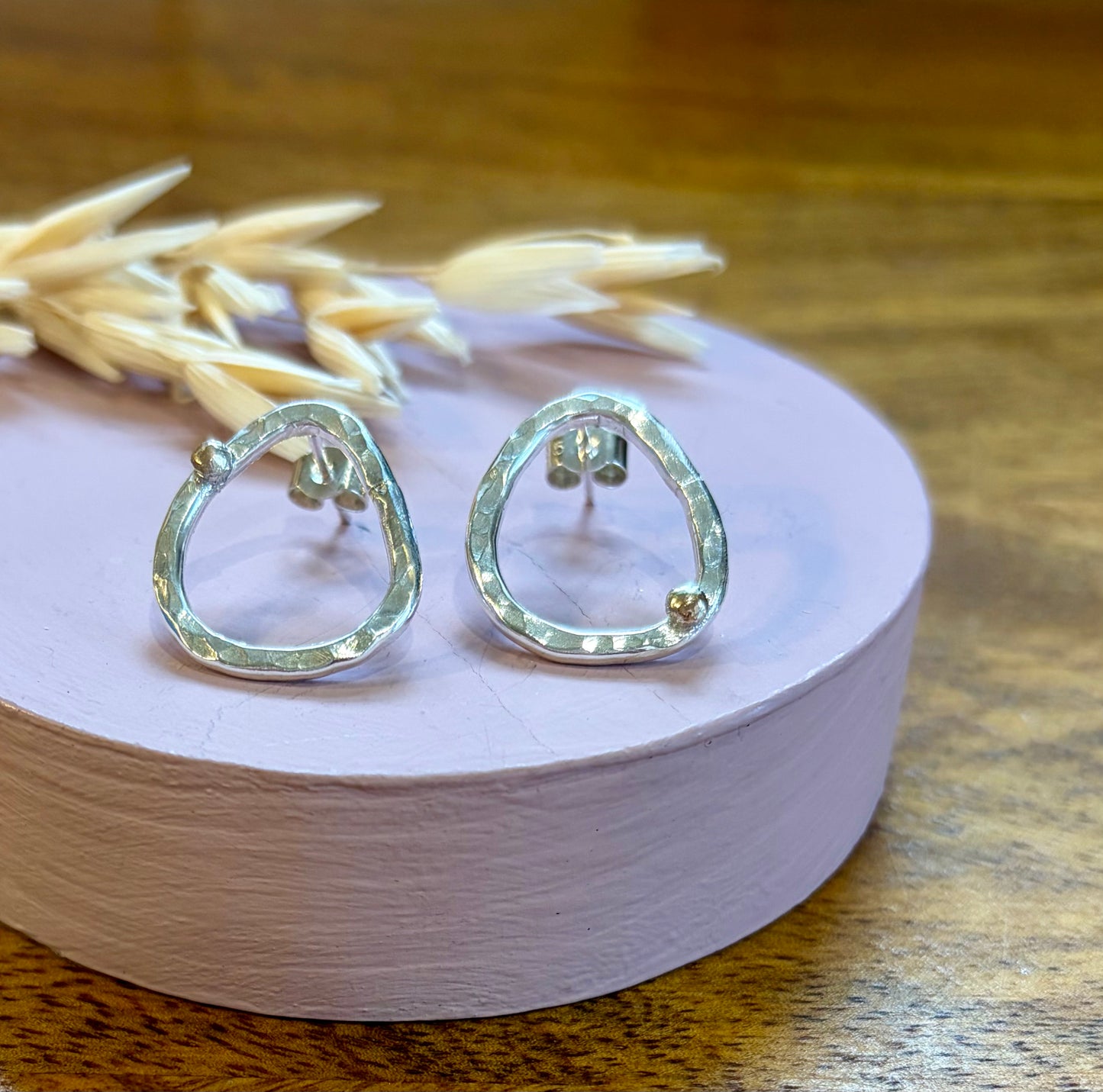 Organic circle necklace in sterling silver with a 9ct gold nugget