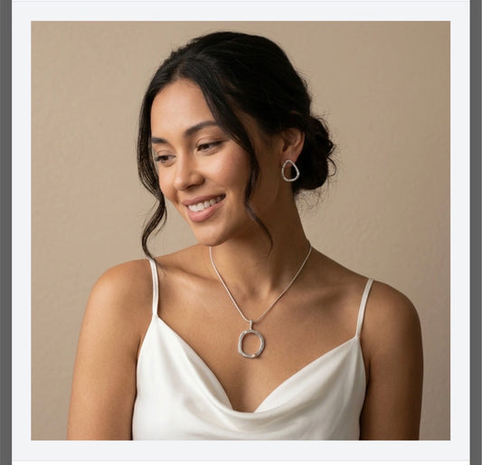 Organic circle necklace in sterling silver with a 9ct gold nugget