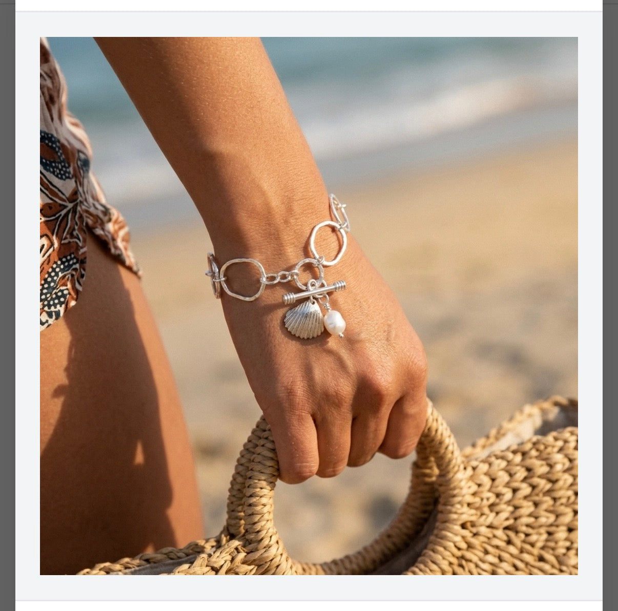 Free form circles bracelet with keshi pearl and shell charms